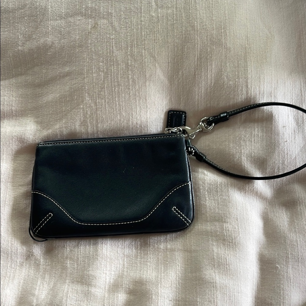 Luxury Coach Black Leather Clutch with Contrast Stitching - Picture 3 of 7